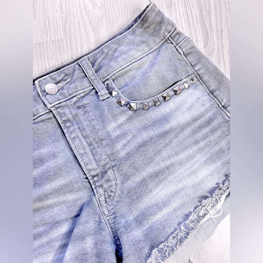 Women’s American Eagle Light Grey Wash “Vintage Hi Rise Festival” Denim Shorts - Picture 6 of 9